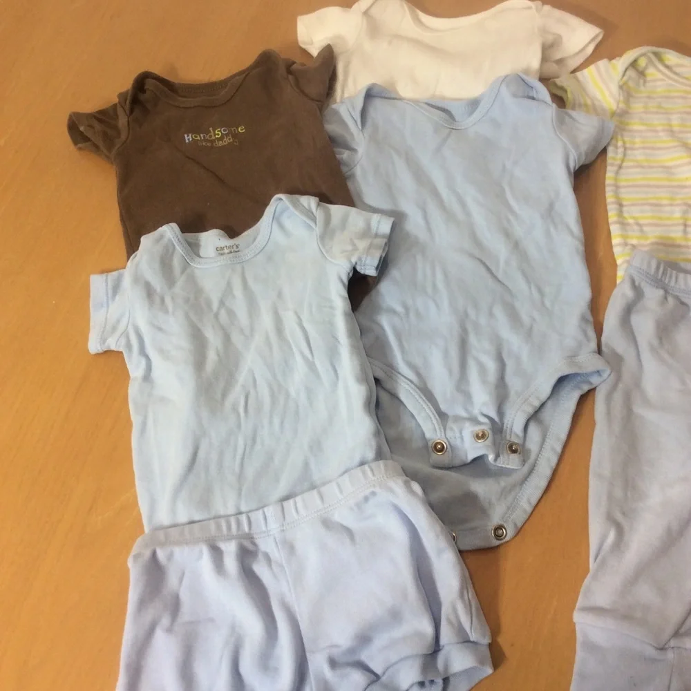 Carters boys shorts and onesies - Picture 4 of 5